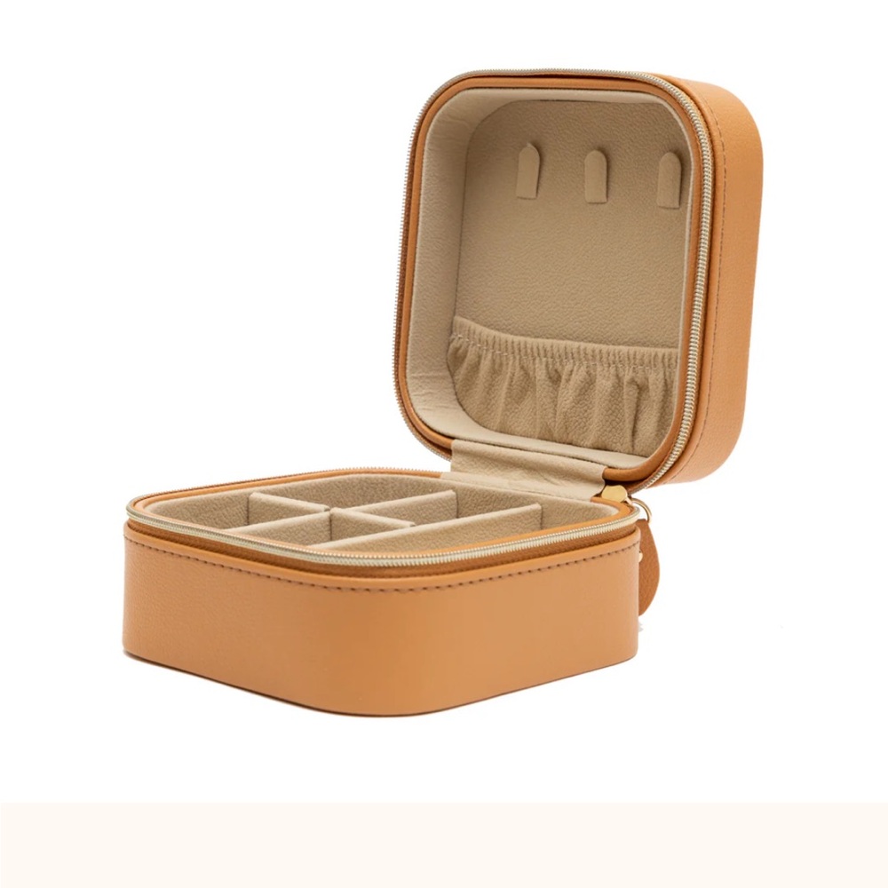 Samara Jewelry Box - New without tags !